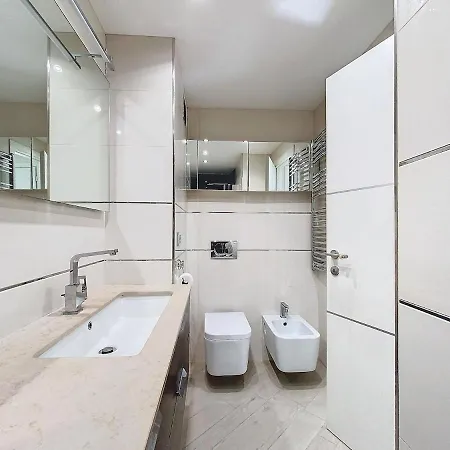 Beautiful Modern 2-bedroom Flat روكوبرُن كاب مارتي
