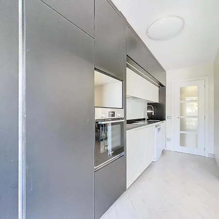 Beautiful Modern 2-bedroom Flat アパート ロクブリュヌ＝カップ＝マルタン