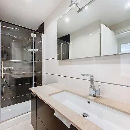 شقة Beautiful Modern 2-bedroom Flat *